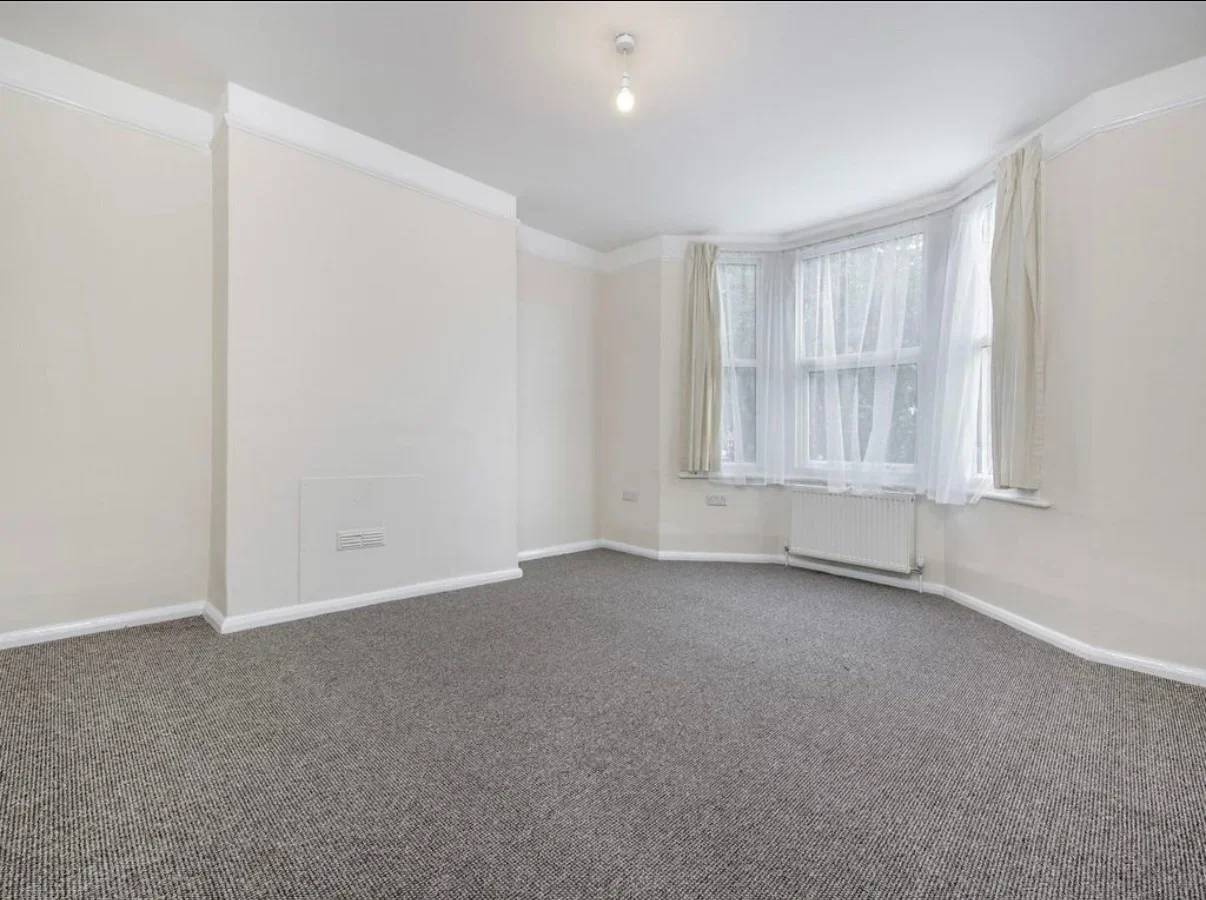 Room Desborough Road in High Wycombe