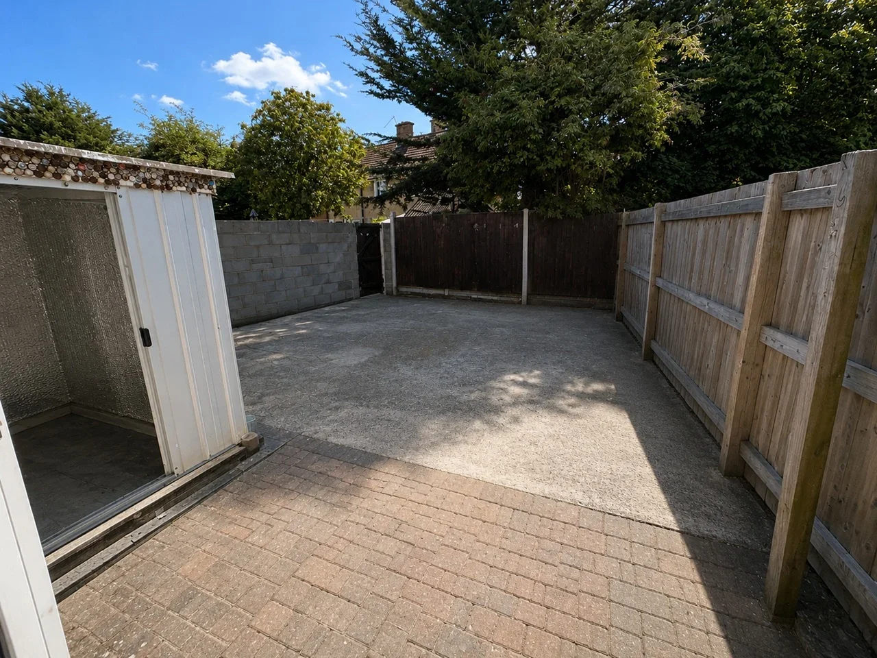 Room Bath Road in Greater London