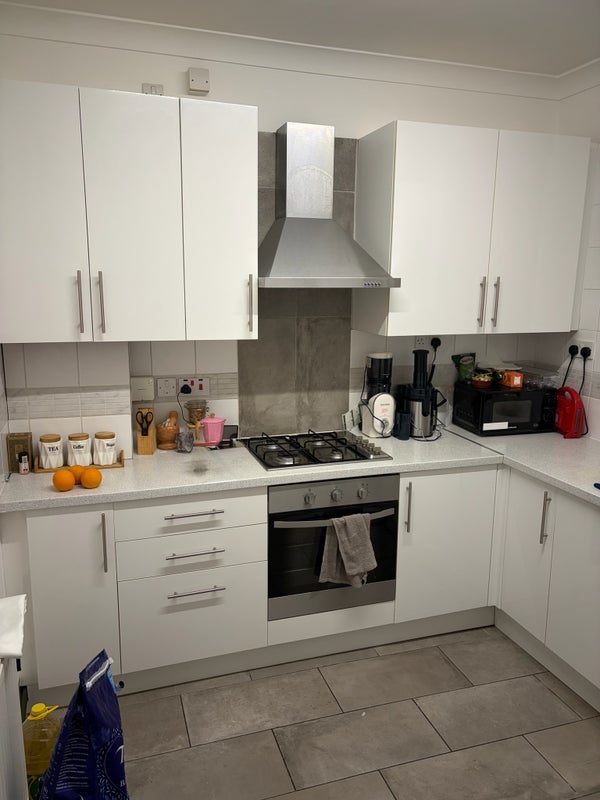 Room Hopton Road in Greater London