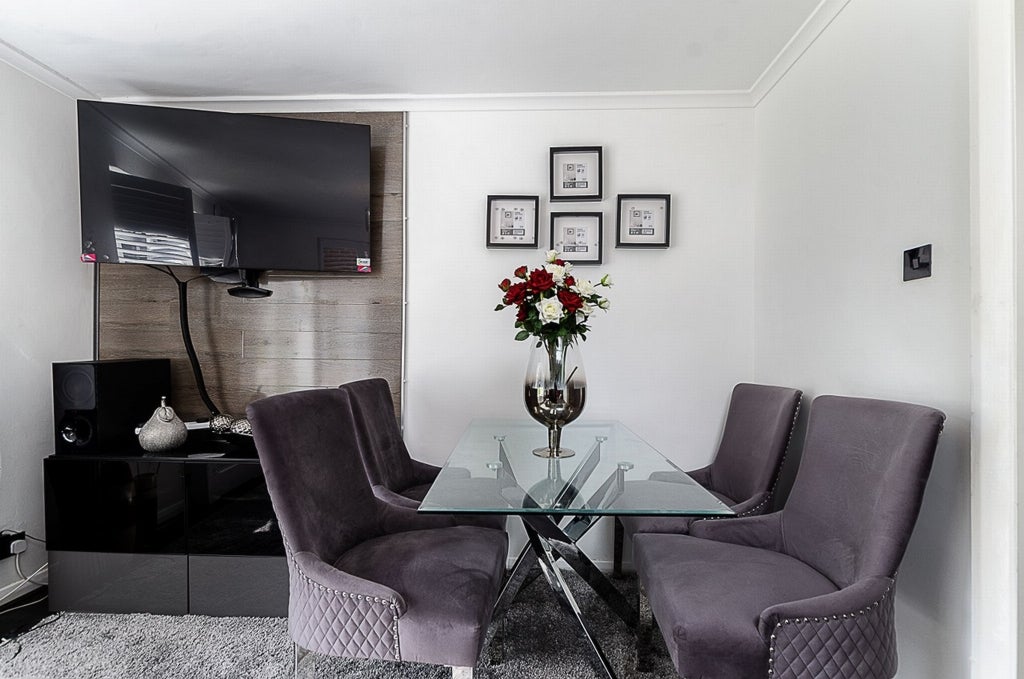 Flat Hawkhirst Road in Greater London