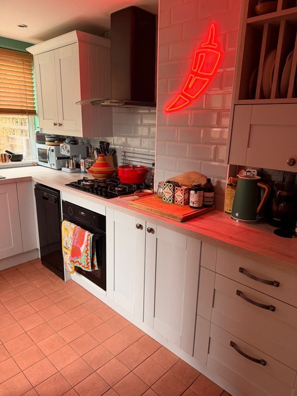 Room Garner Drive in Salford