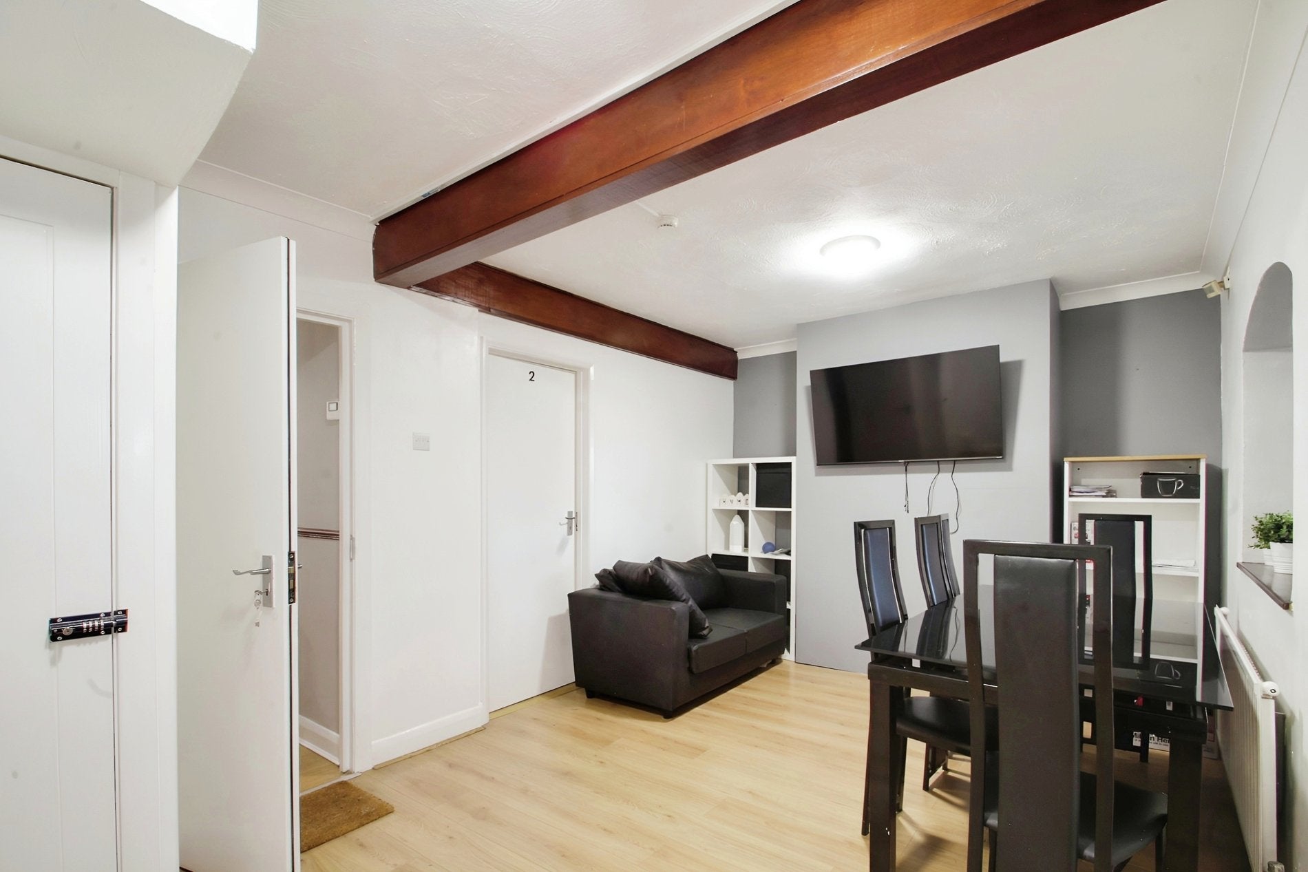 Room Willow Tree Walk in London