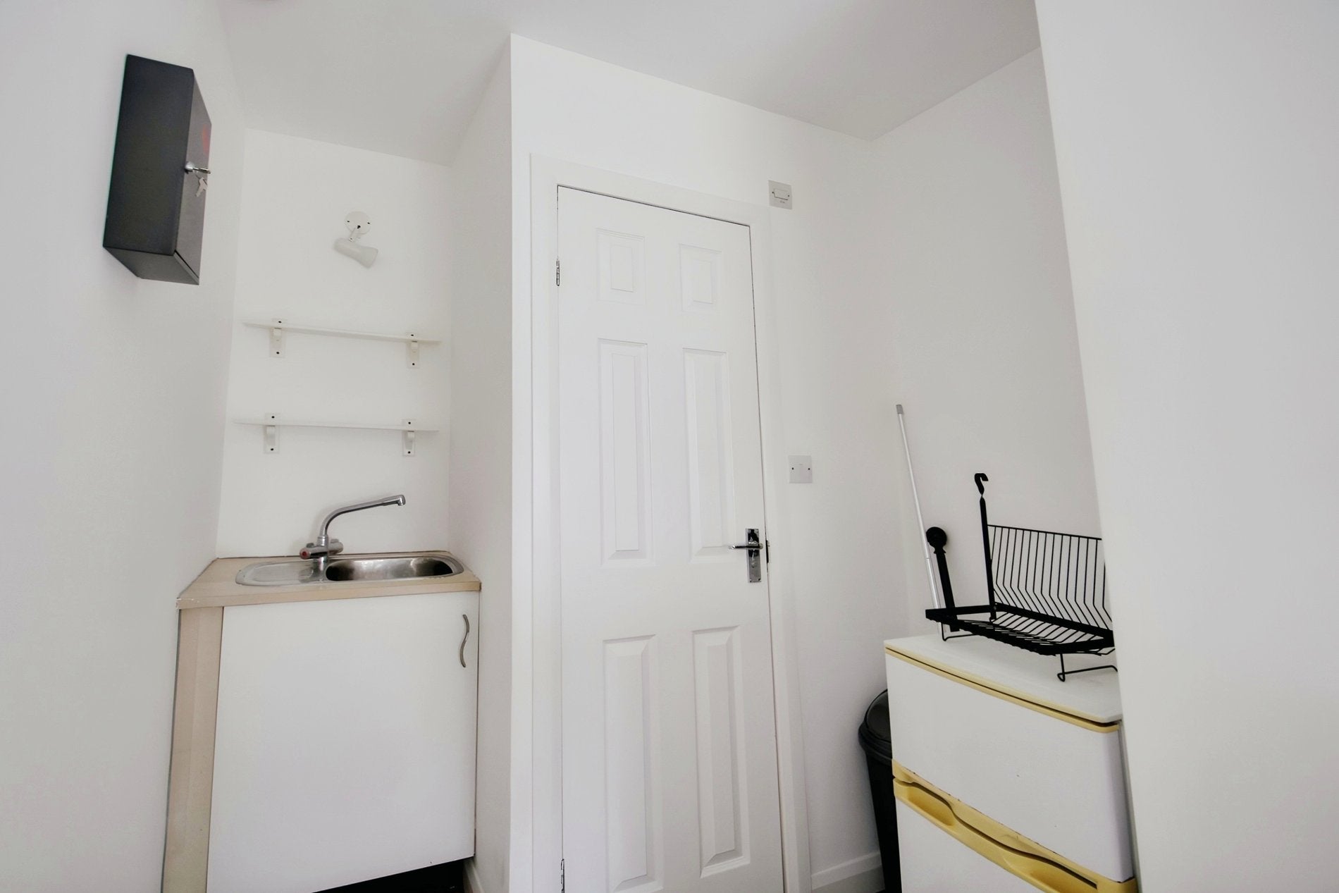 Room Willow Tree Walk in London