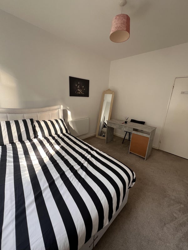Room Trebovir Road in Greater London