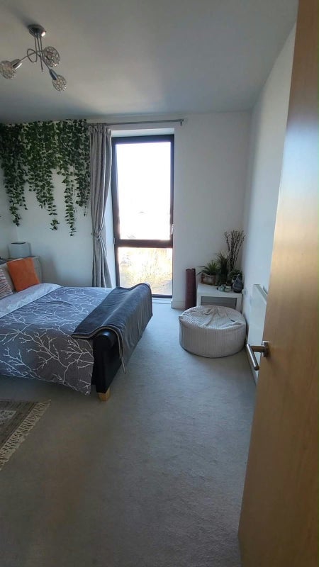 Room New Village Avenue in Greater London