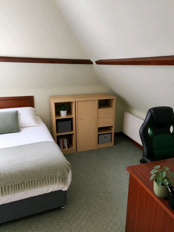 Room Parkstone Road in Poole