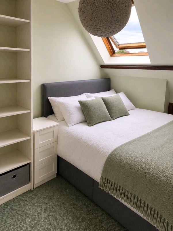 Room Parkstone Road in Poole