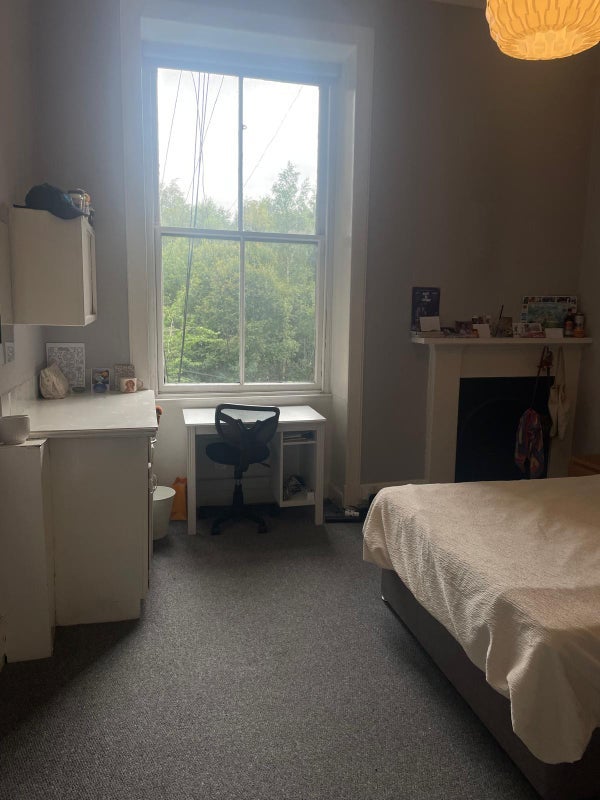 Room Clouston Street in Glasgow