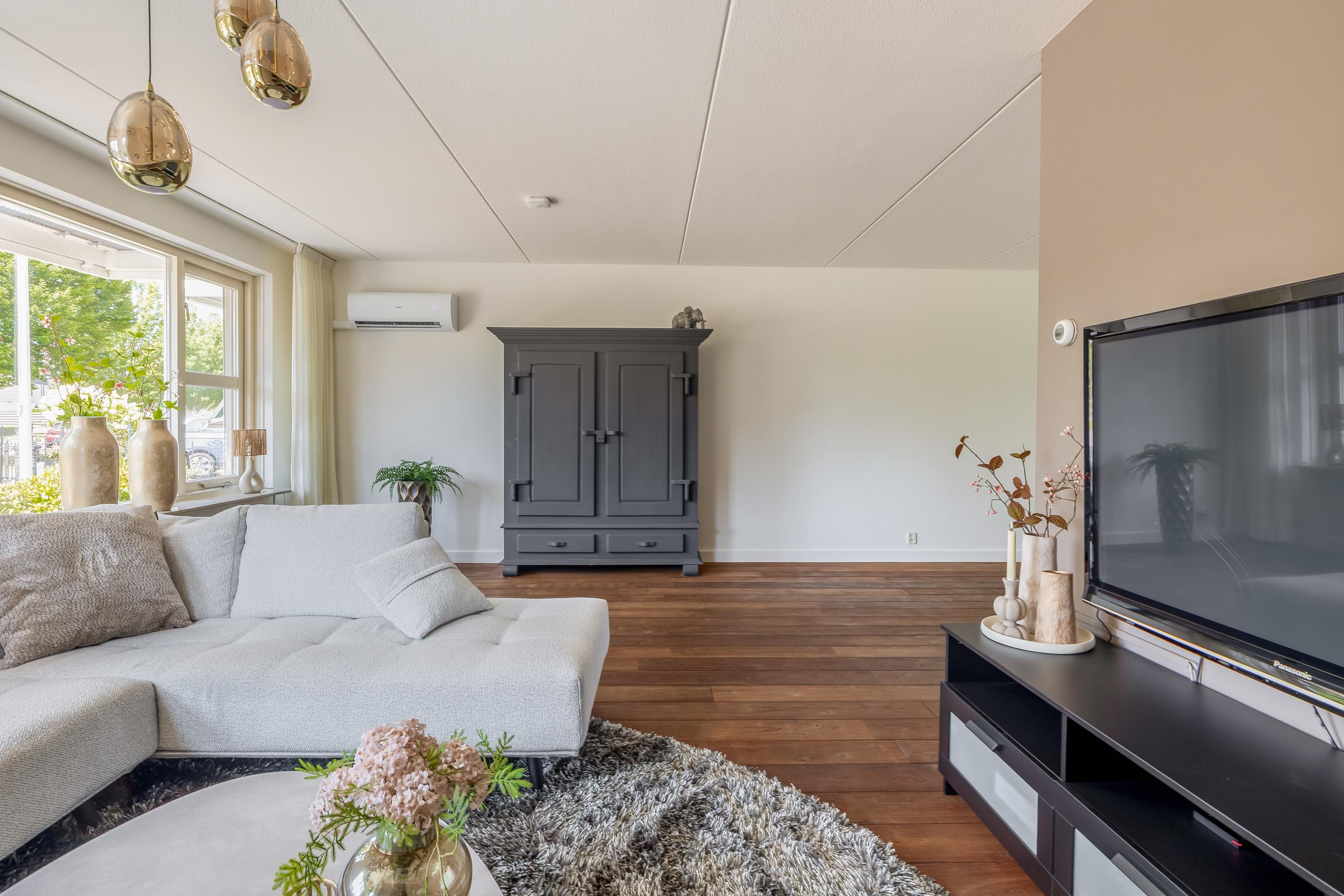 Twee-onder-één-kap te koop: Dotterbloem 27, Scheemda