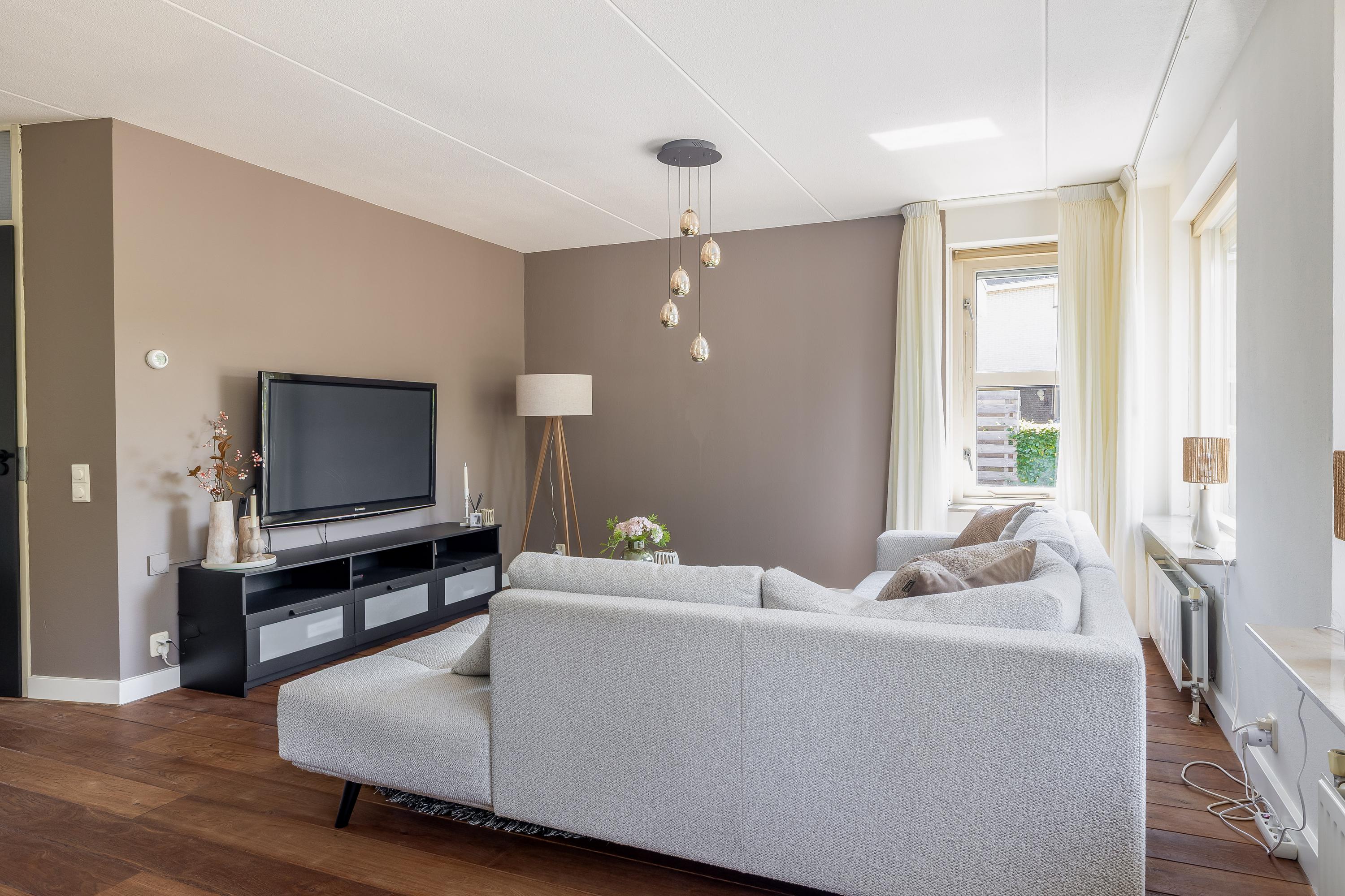 Twee-onder-één-kap te koop: Dotterbloem 27, Scheemda