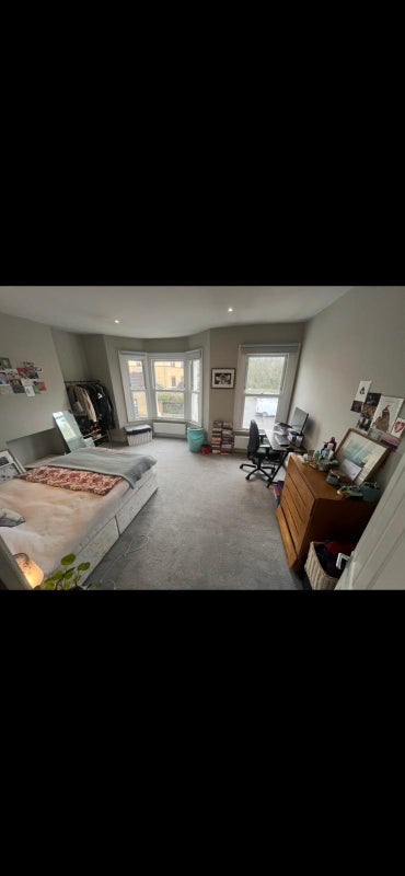 House Lyndhurst Grove in Greater London