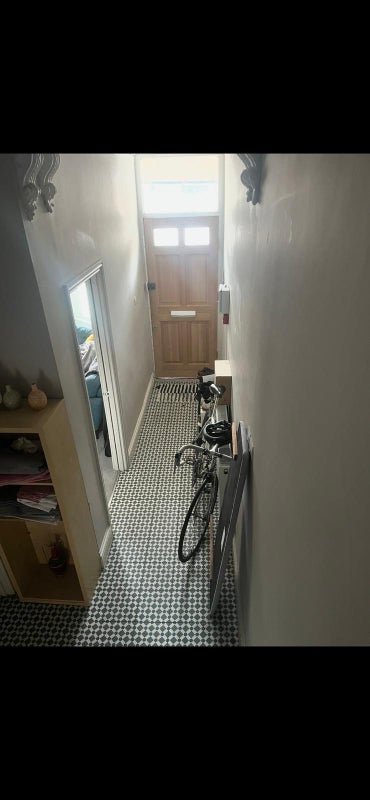 House Lyndhurst Grove in Greater London