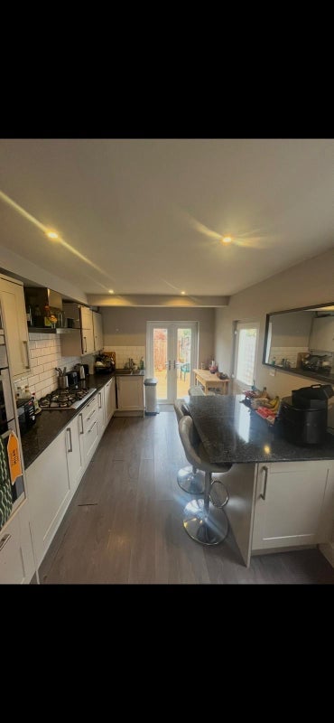 House Lyndhurst Grove in Greater London