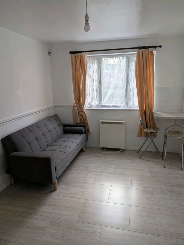 Flat Bream Close in Greater London