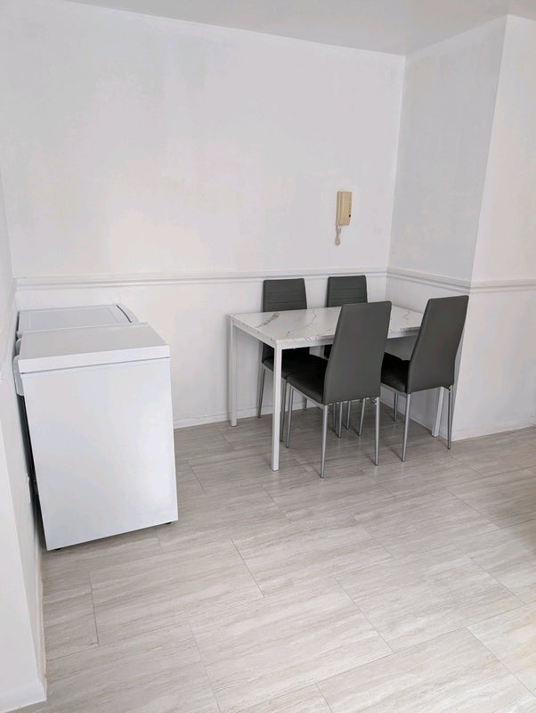 Flat Bream Close in Greater London