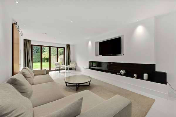 House Warren Close in Elmbridge