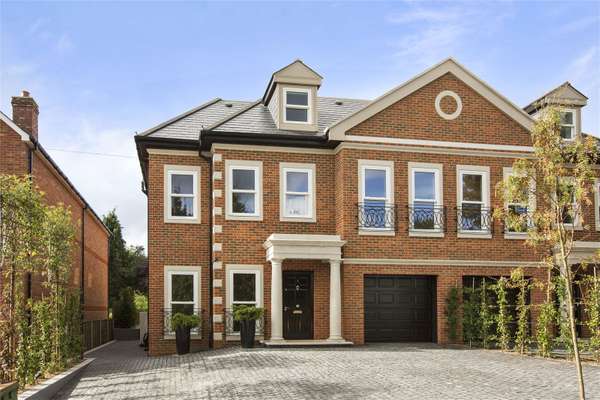 House Warren Close in Elmbridge