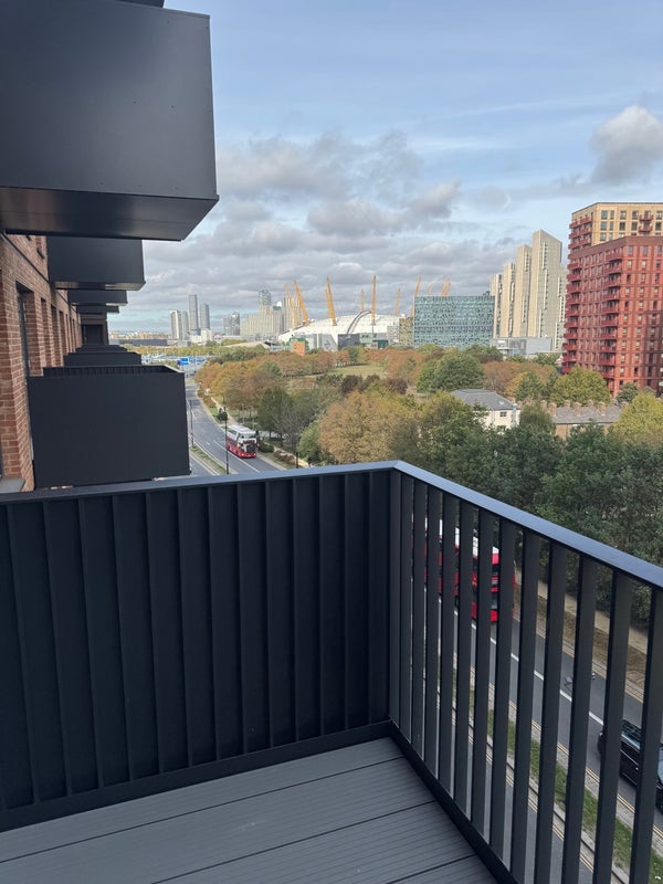 Room West Parkside in Greater London