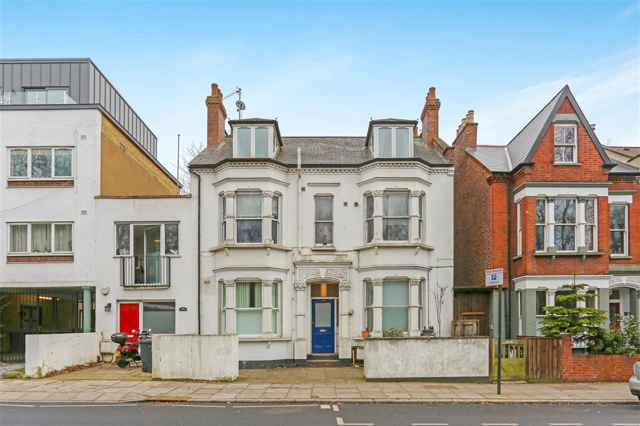 Flat Archway Road in Greater London