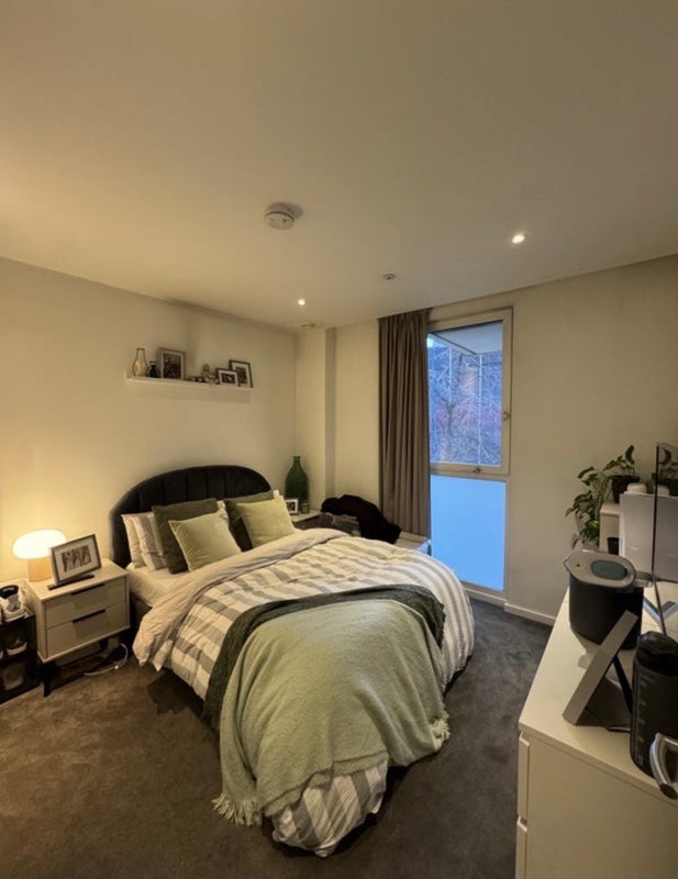Flat De Coubertin Street in Greater London