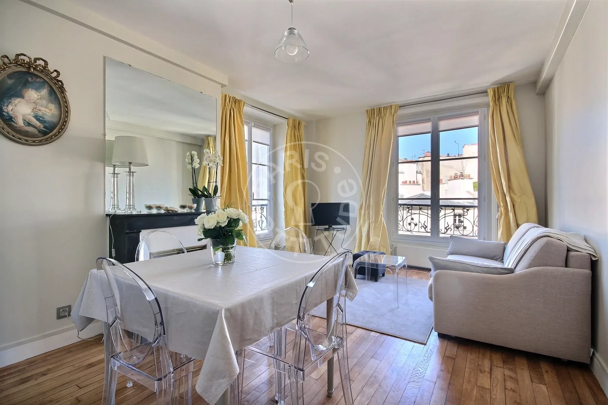 Flat Rue Debelleyme in Paris