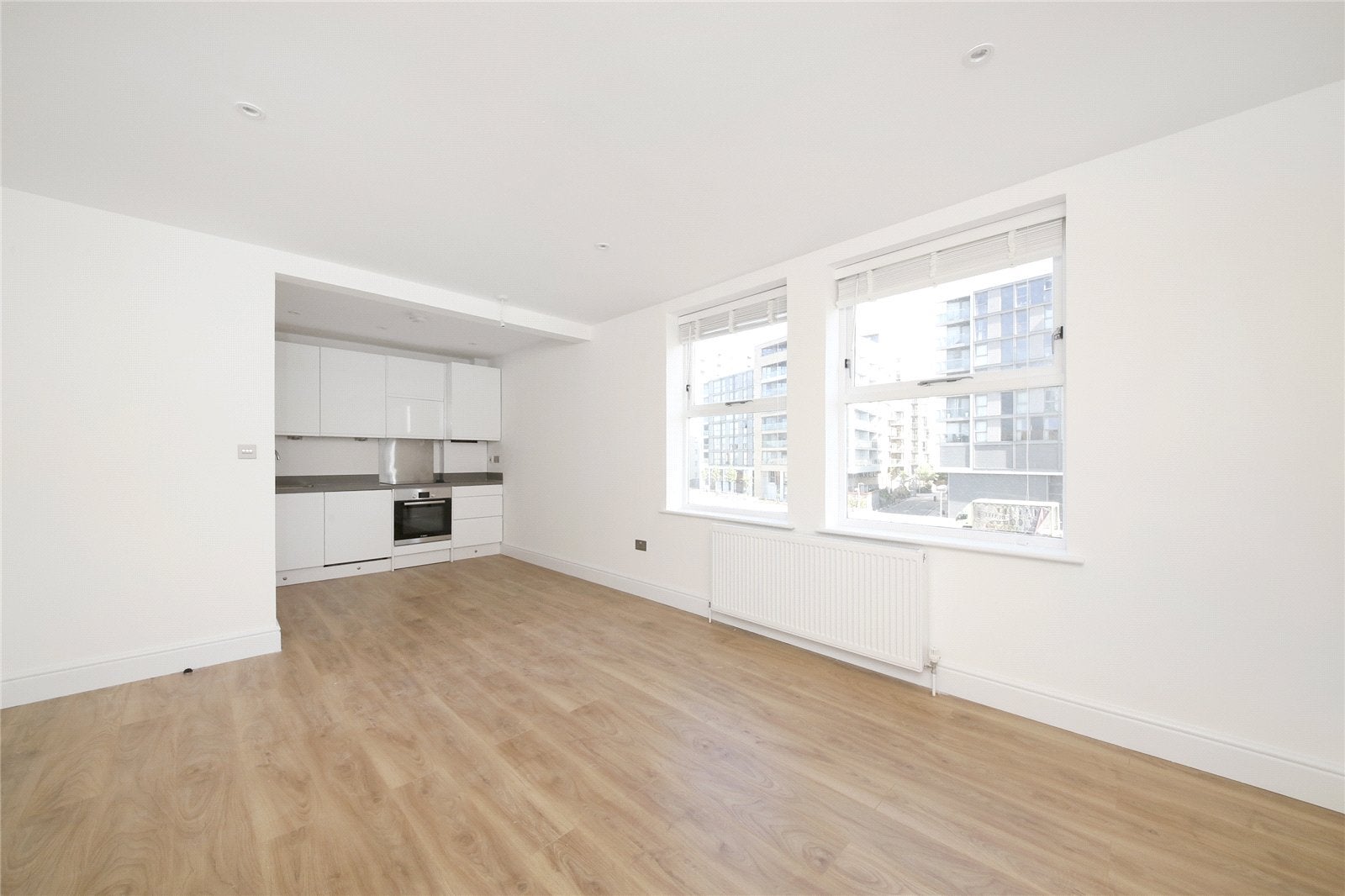 Flat Clarence Road in Greater London