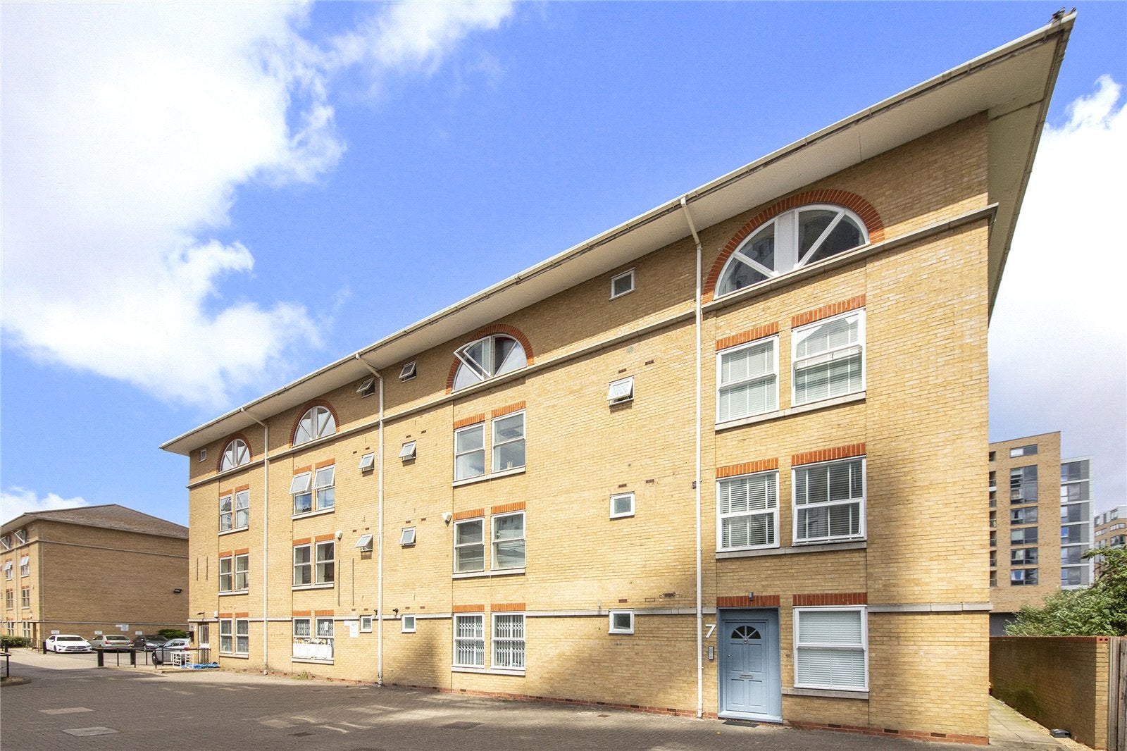 Flat Clarence Road in Greater London