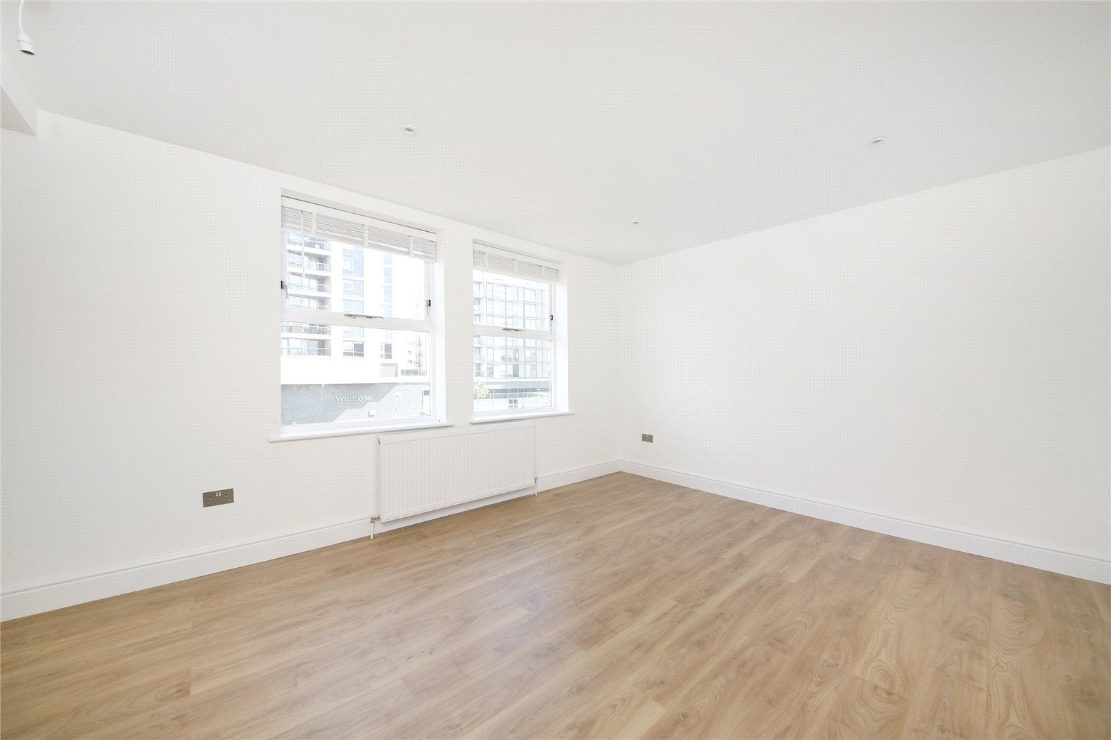 Flat Clarence Road in Greater London