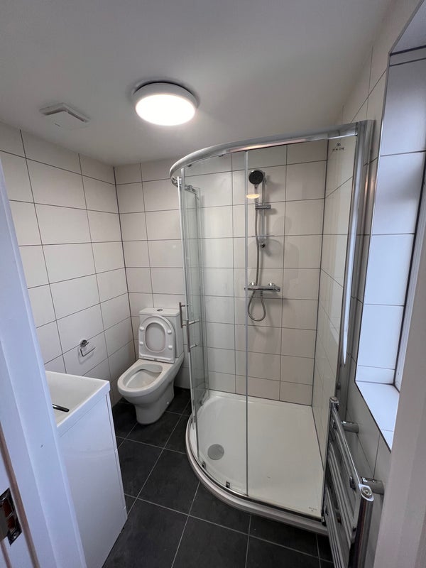 Room Wexham Road in Slough