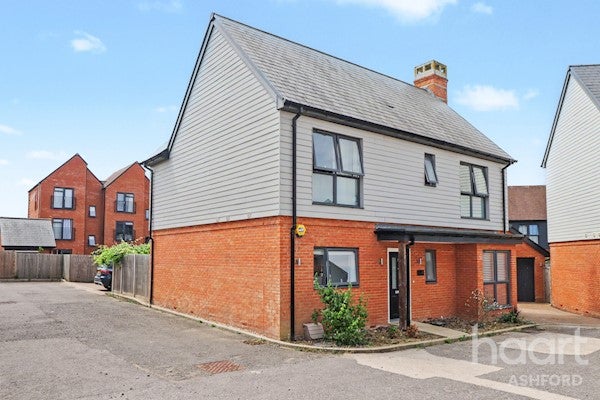 House Oakwood Mews in Ashford