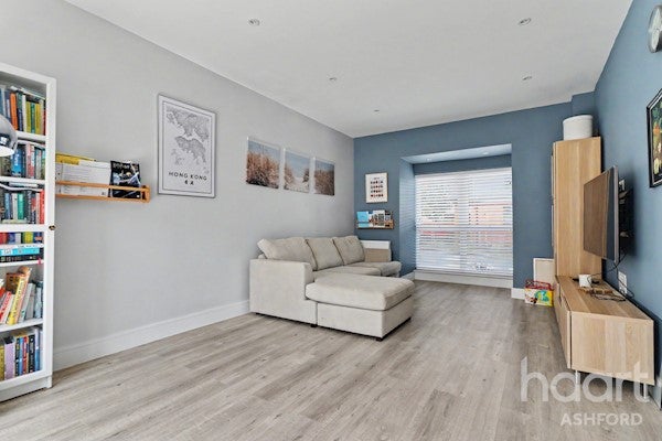House Oakwood Mews in Ashford