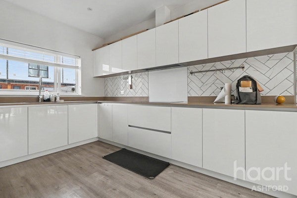 House Oakwood Mews in Ashford
