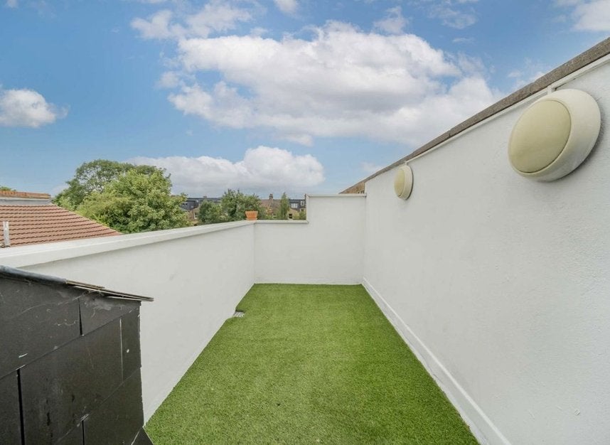 House Purves Road in Greater London