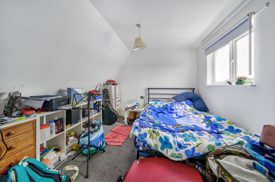 Room Salterns Way in Chichester
