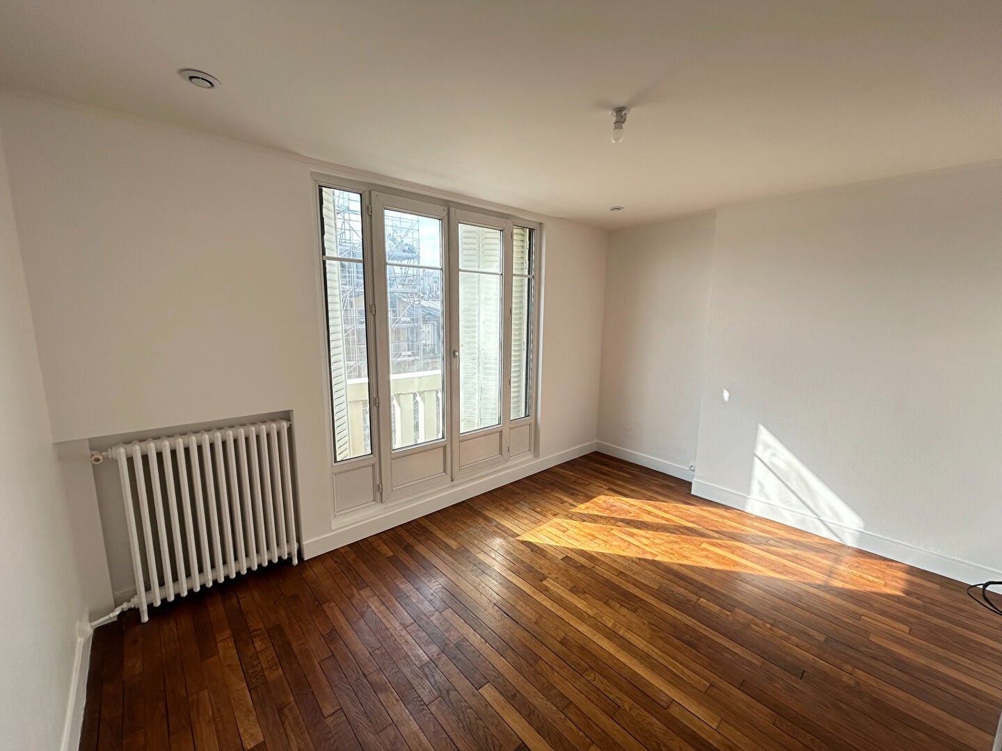 Flat Boulevard Poniatowski in Paris