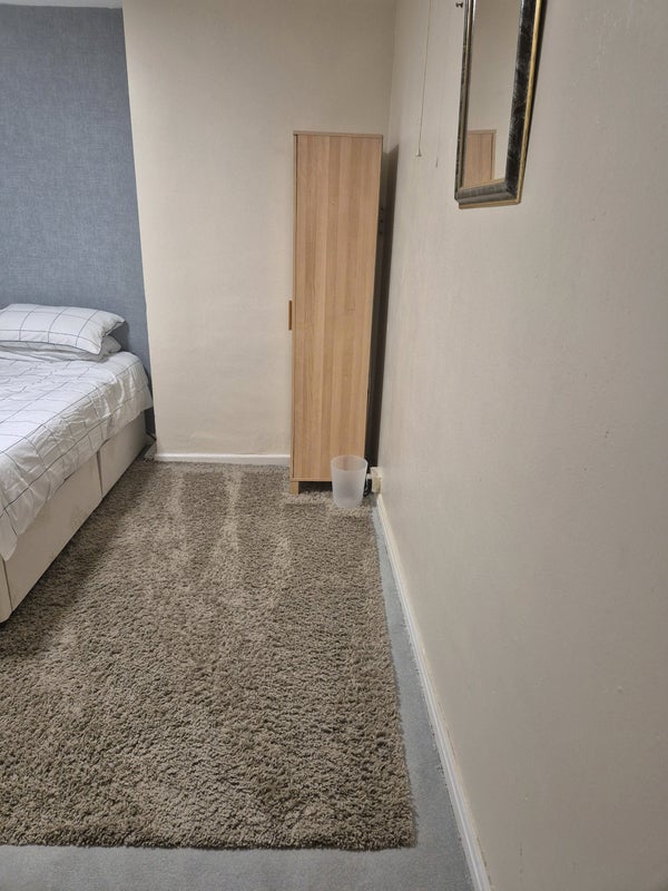 Flat Ridings Road in Bristol