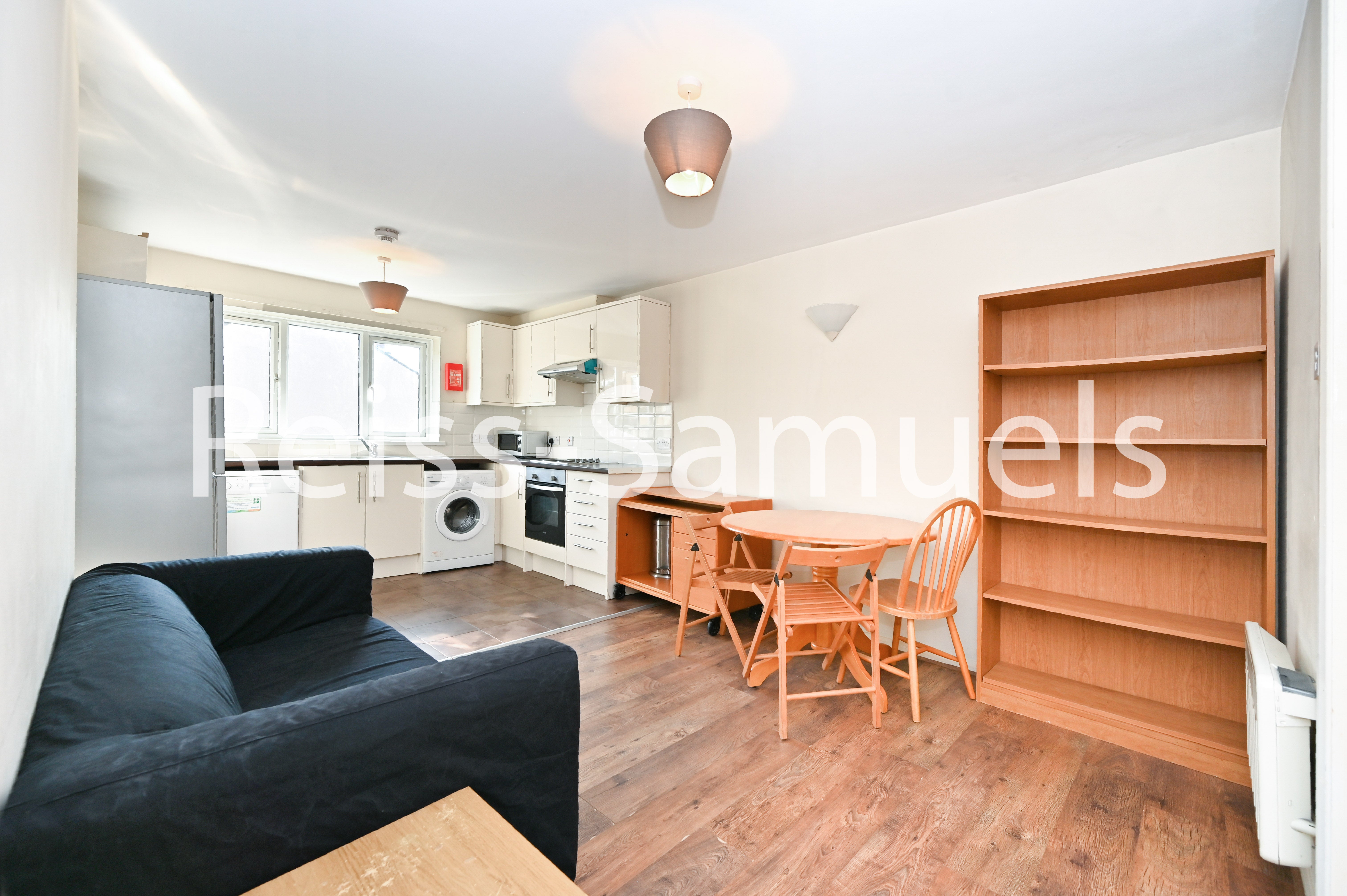 Flat Ambassador Square in Greater London