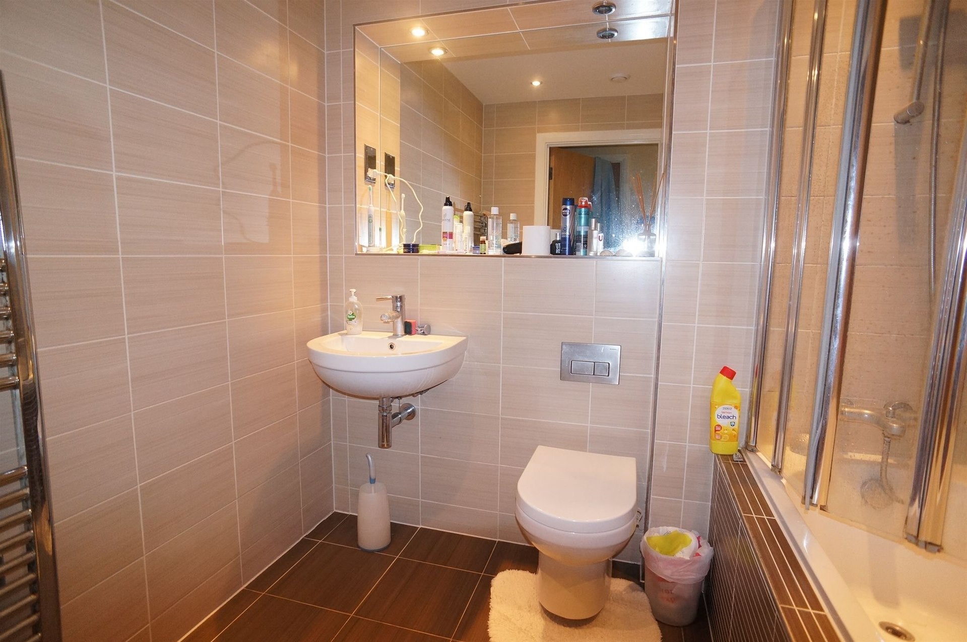Flat Hatherley Road in Greater London