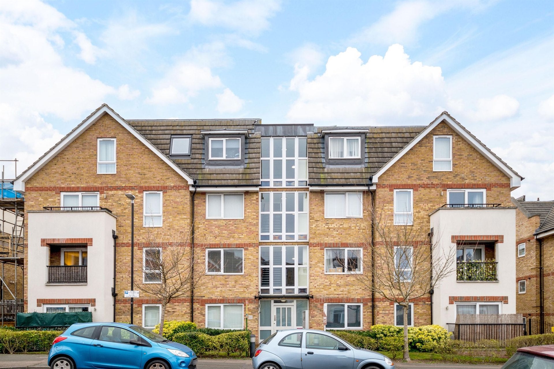 Flat Hatherley Road in Greater London