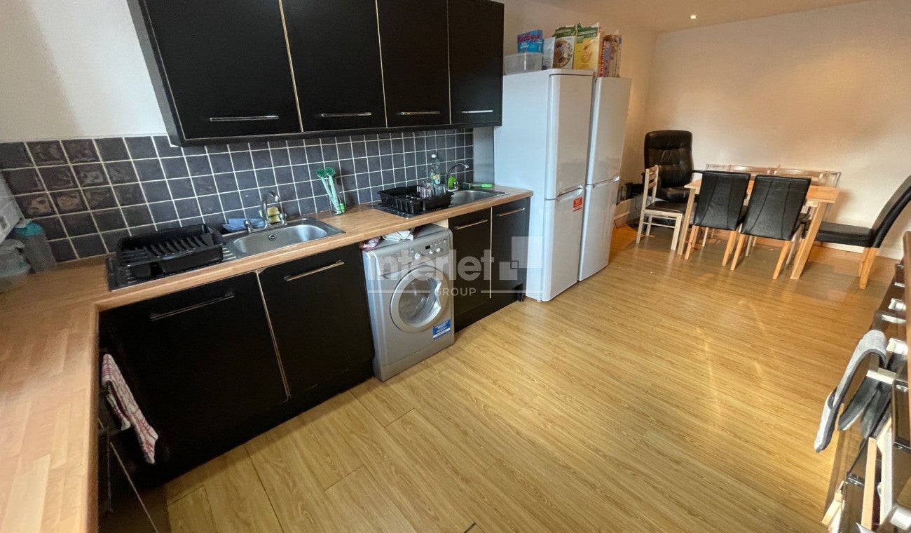 Flat Mundy Place in Cardiff