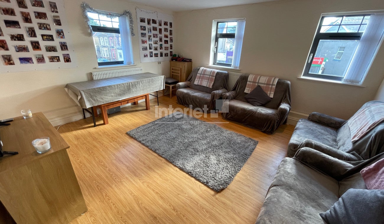 Flat Mundy Place in Cardiff