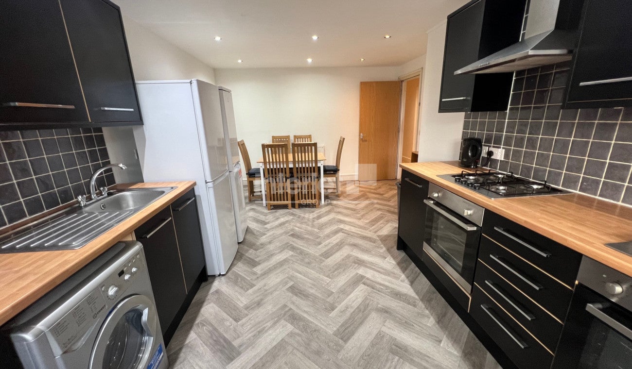 Flat Mundy Place in Cardiff