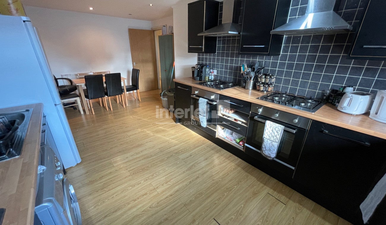 Flat Mundy Place in Cardiff