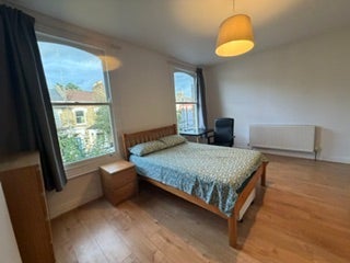 Room Dynevor Road in Greater London