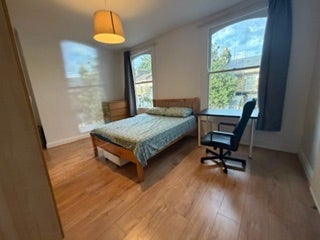 Room Dynevor Road in Greater London