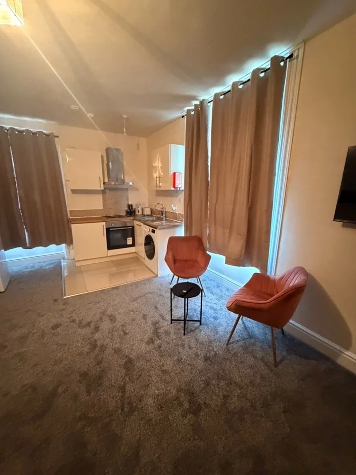 Room Almondbury Bank in Kirklees