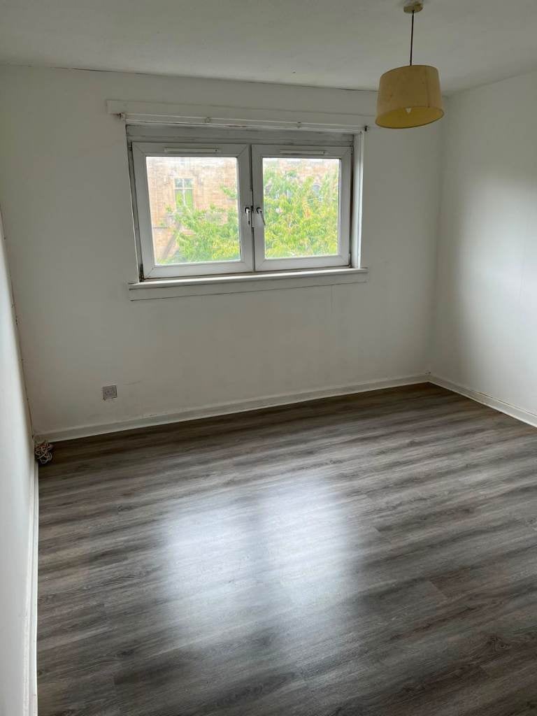 Flat Hamilton Road in Rutherglen