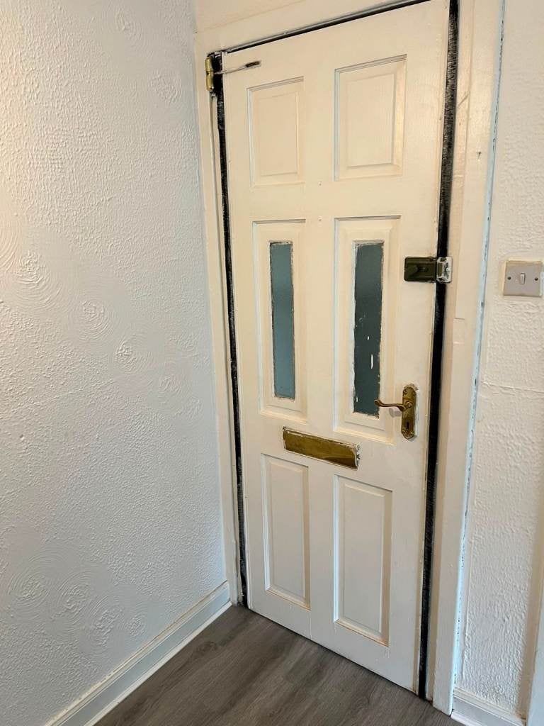Flat Hamilton Road in Rutherglen
