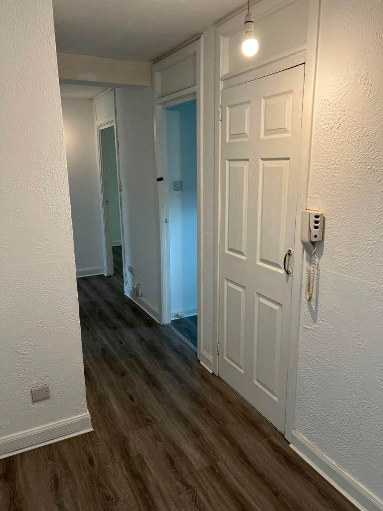 Flat Hamilton Road in Rutherglen