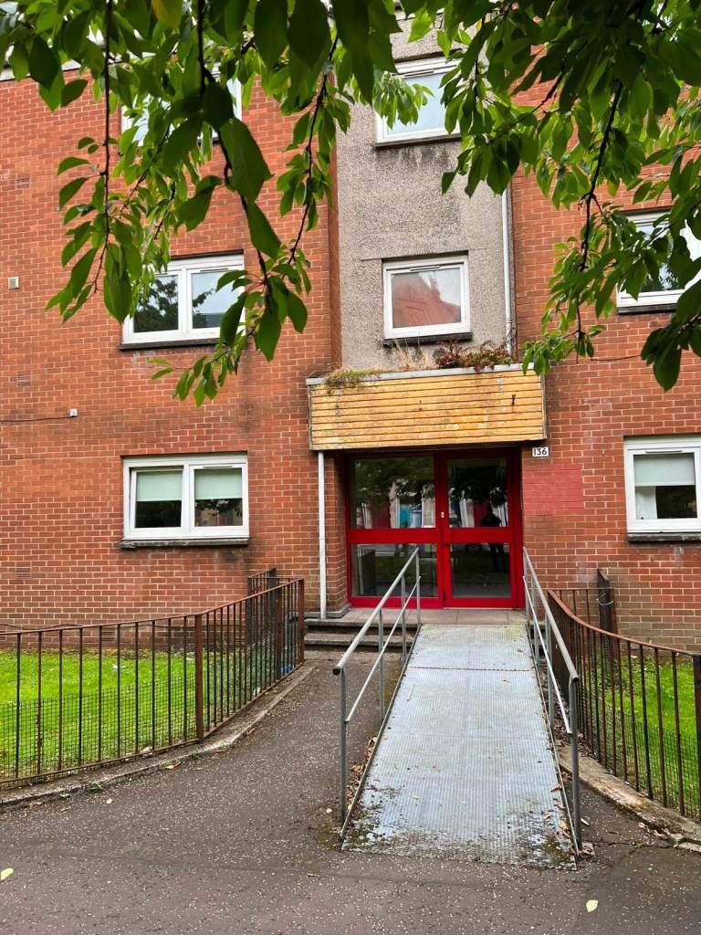Flat Hamilton Road in Rutherglen